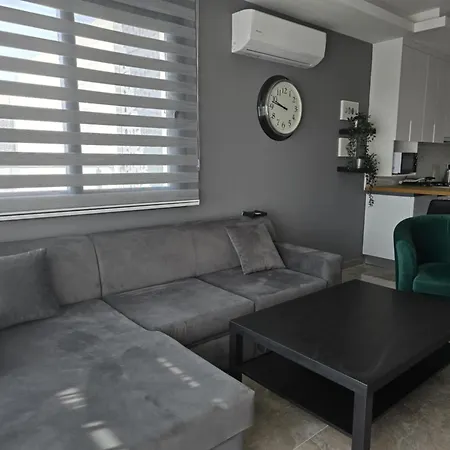 Darius Large Two-bedroom At Caesar Apartment Dherinia