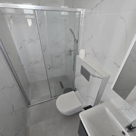 Darius Large Two-bedroom At Caesar * Dherinia