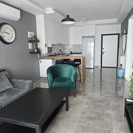 Darius Large Two-bedroom At Caesar Apartment *