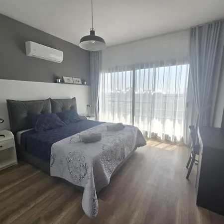 Darius Large Two-bedroom At Caesar * Dherinia